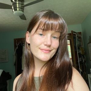 Meet your Posher, Alyssa